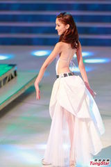 组图：本届港姐冠军陈凯琳比赛瞬间