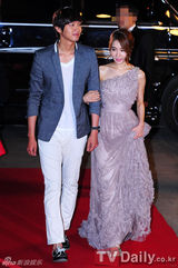 组图：韩星池贤宇刘仁娜甜蜜拍新剧再演穿越情