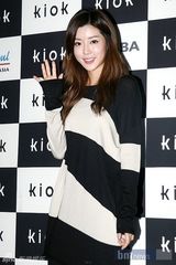 组图：朴寒星洪秀雅徐仁英等众星时尚亮相服装秀