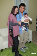 组图：黎耀祥自曝带孩子很在行 情人节将为太太庆生