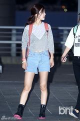 组图：GirlsDay惠利素珍飞泰国参加慈善活动