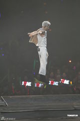 组图：郭富城个唱变型金刚舞台华丽震撼