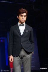 组图：陈柏霖鼓励选手自信 理想情人要独一无二