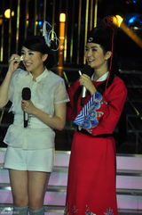 组图：邹凯上电视节目惊喜求婚 陈一冰谢娜微笑祝福