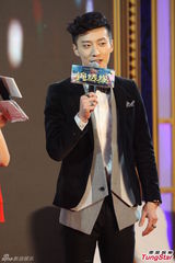 组图：黄晓明拒春晚邀约 吕佳容爆乳陈乔恩偷瞄