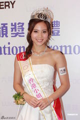 组图：上届港姐为朱晨丽加冕 应届港姐三甲竞艳