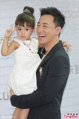 组图：电眼女娃迷倒林峰 萌生当爸念头