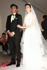 组图：纪文蕙大婚性感露半球 曾之乔杨佑宁也想婚