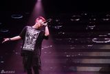 组图：李准基北京开唱卖萌耍帅 与粉丝亲密互动