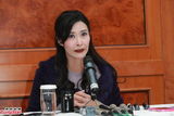 组图：艳星叶玉卿被爆复出还债 浓妆澄清未破产