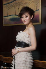 组图：孙俪最新大片裸色洋装引领秋冬新时尚