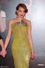 高清图：舒淇发型复古长裙性感 黄秋生装扮新潮