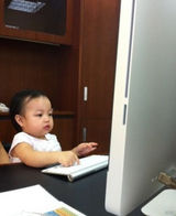 组图：赵薇爱女小四月成长记录 撒娇卖萌惹人爱