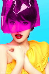 组图：徐冬冬拍摄圣诞时尚大片演绎糖果风情