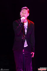 组图：张学友林忆莲献唱追忆林振强 Eason观看