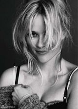 组图：瑞茜-威瑟斯彭登《嘉人》封面变粉红佳人