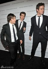 国家评论协会奖晚宴 贝尔和阿弗莱克夫妇亮相(组图)