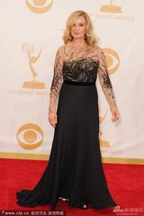 组图:《美国怪谭》杰西卡-兰格亮相艾美红毯