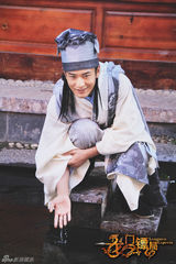 组图：《龙门镖局》黄晓明吐舌扮萌玩自拍