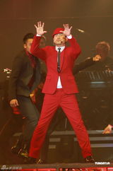 组图：张学友香港个唱揭幕 秀复古风秀踢踏舞