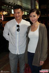 高清图：《冲上云霄2》庆功 张智霖跪吻陈法拉