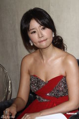 组图：林心如为保养品拍摄广告 驳斥整形流言