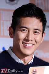 组图：韩星高修举行粉丝见面会 婚后依然风度翩翩