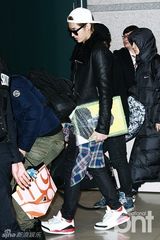 组图：韩团EXO结束台湾行返韩 粉丝挤爆机场