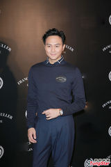 组图：张智霖避谈吸金八千万 已与唱片公司续约