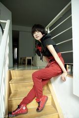 组图：曹曦文拍全新写真 诠释安静酷似精灵