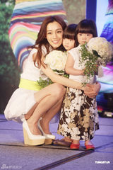 组图：范玮琪新专辑玩唱跳 欲生双胞胎女儿