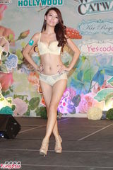 组图：黄榕王璐瑶为内衣走秀 大方展现美好身材