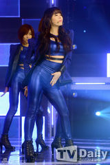 组图：B1A4登顶《冠军秀》女团黑丝皮裤拼性感