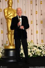 高清组图：奥斯卡后台获奖众星举金人光彩照人