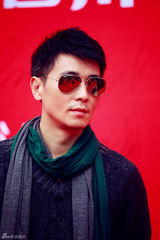 组图：《最后一枪》亮相电视节 保剑锋感谢粉丝