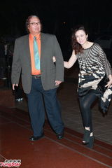 组图：钱嘉乐汤盈盈大婚 新娘巨乳大肚与新郎热吻