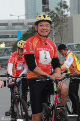 组图：邓兆尊兄妹参与单车赛 毛舜筠将再拍喜剧