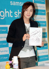 高清组图：张根锡首尔办签名会 帅气阳光全程微笑