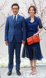 组图：韩星吴志浩大婚落泪 张赫等好友道贺