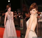组图：金钟奖红毯女星爆乳裸背抢镜秀性感