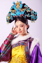 组图：蒋欣再变华妃现身大咖秀PK“甄嬛”