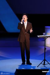 组图：费玉清台北启动巡演 献歌凤飞飞缅怀故人