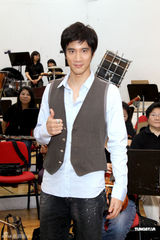 高清图：王力宏为世博会彩排 将演绎邓丽君名曲