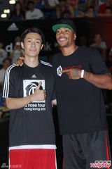 组图：NBA球星展球技 周柏豪带伤迎战