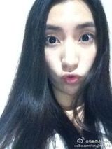 组图：疑似李亚鹏激吻女私照 容貌清纯可人