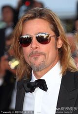 组图：皮特戛纳走秀长发黑超显帅气