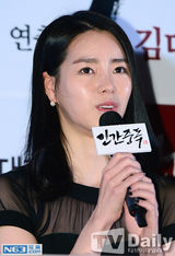 组图：《人间中毒》试映 宋承宪黑西装眉目含情