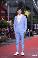 组图：隋棠婚纱装出席《犀利人妻》电影版首映