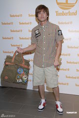 组图：何思谚荣升母亲谋复出 伍允龙避谈钟嘉欣