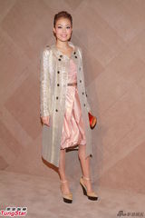 组图：张曼玉避谈绯闻 容祖儿何韵诗见面不合照